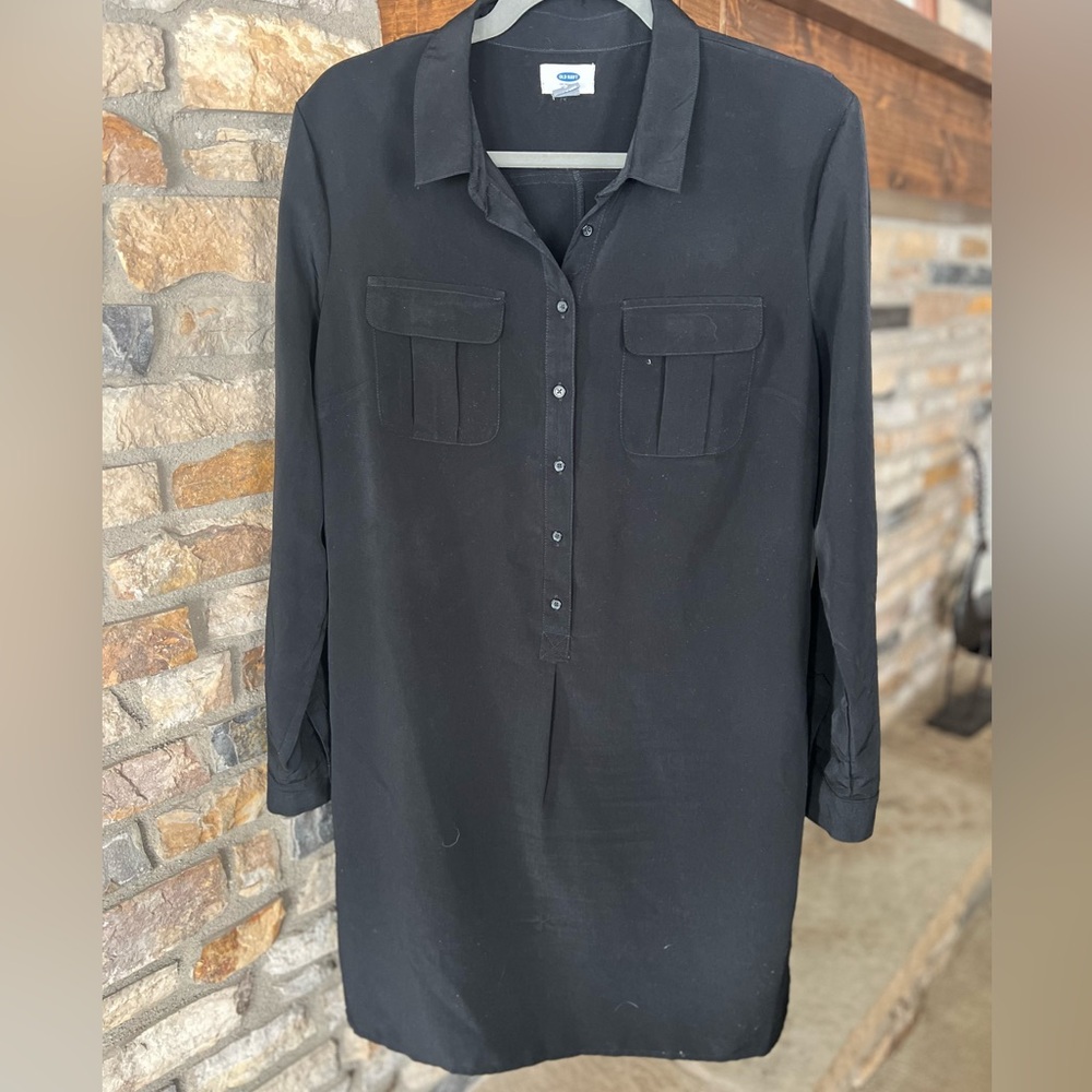 Ladies black long-sleeved shirt dress